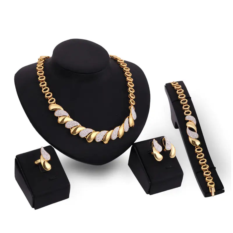 Woman Gold Indian Bridal Jewelry Set