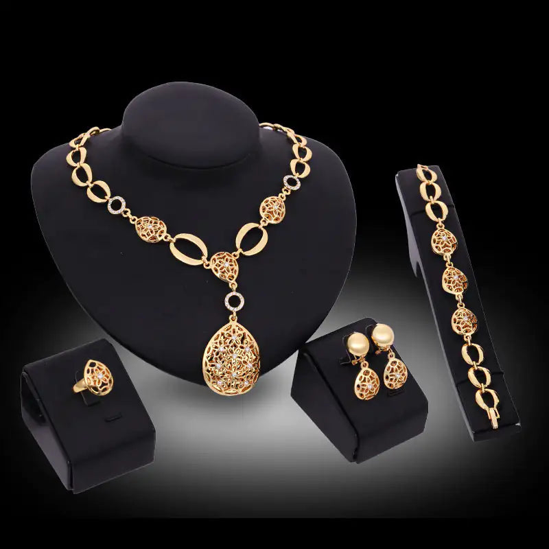 Woman Gold Indian Bridal Jewelry Set