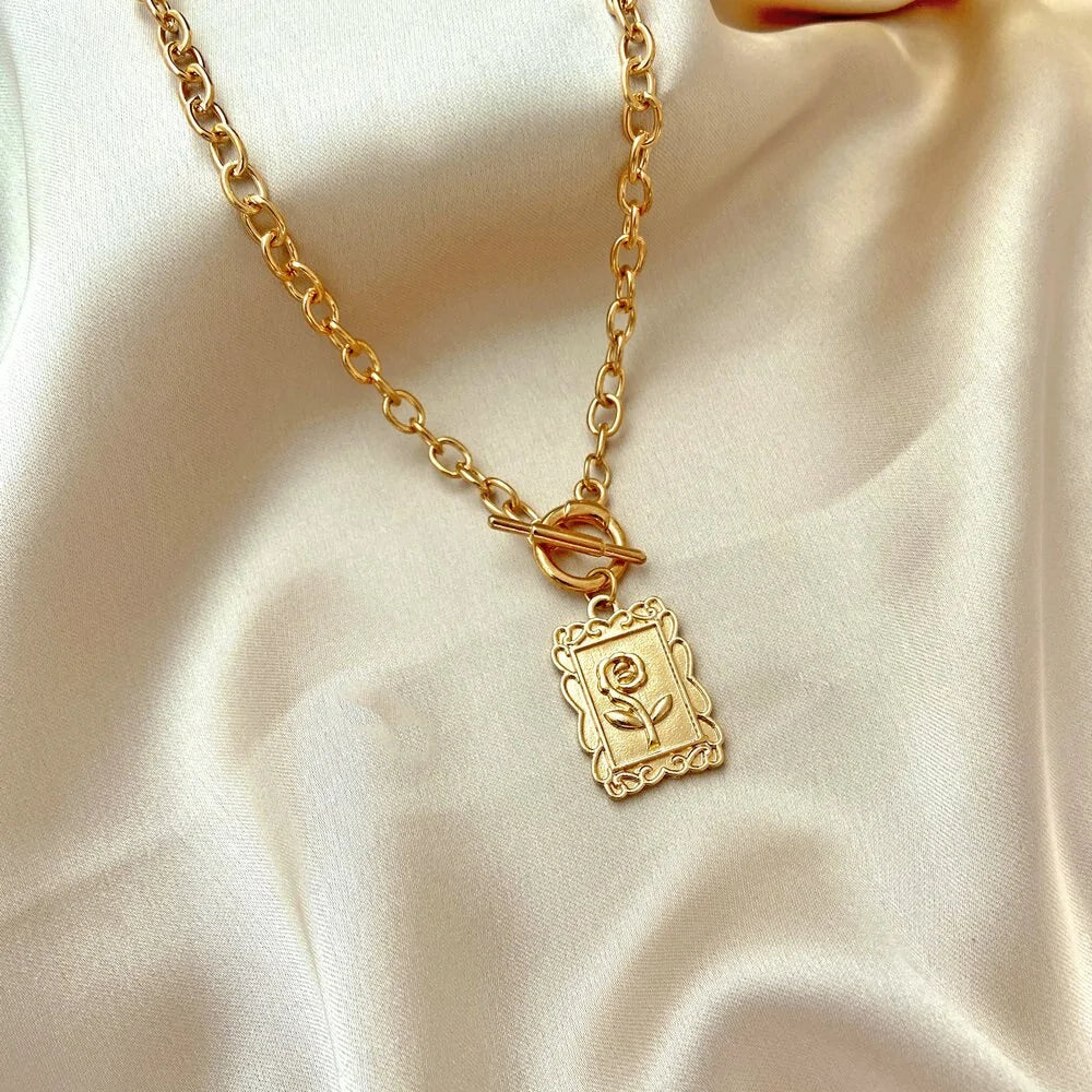 Women Pendant Necklaces