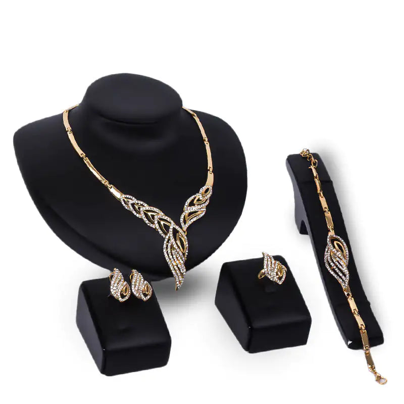 Woman Gold Indian Bridal Jewelry Set